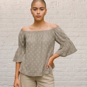 Solitaire Off-Shoulder 3/4 bell sleeve Blouse lt. Gray/silver Size L